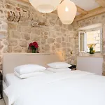 Stone Elegance Apartmán *