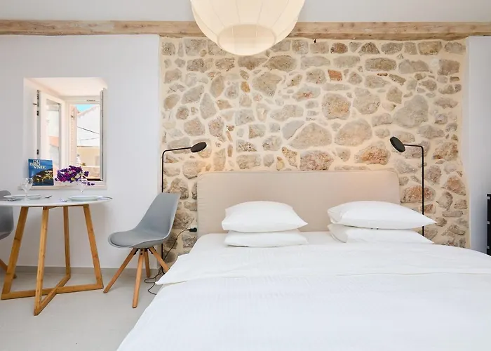 Διαμέρισμα Stone Elegance