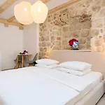 Stone Elegance *